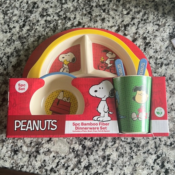 Peanuts Dining Peanuts Dinnerware Set Poshmark